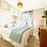 Beautiful Room In Gated Community